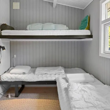 Дом отдыха 3 Bedroom Awesome In Vaeggerlose *