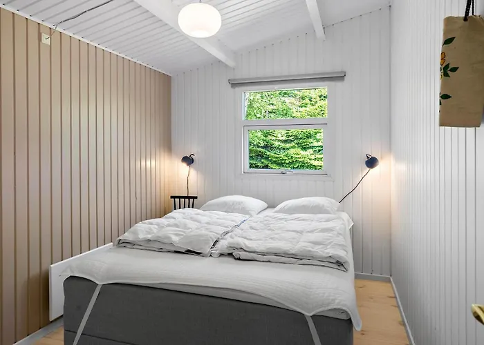 Дом отдыха 3 Bedroom Awesome In Vaeggerlose *