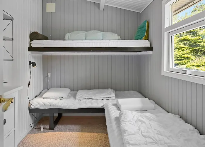 Дом отдыха 3 Bedroom Awesome In Vaeggerlose *